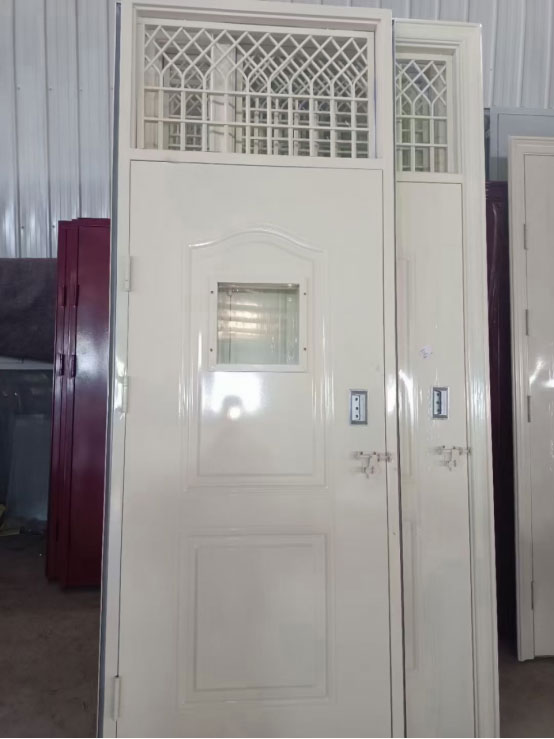 吴堡学校教室门 吴堡学校教室门