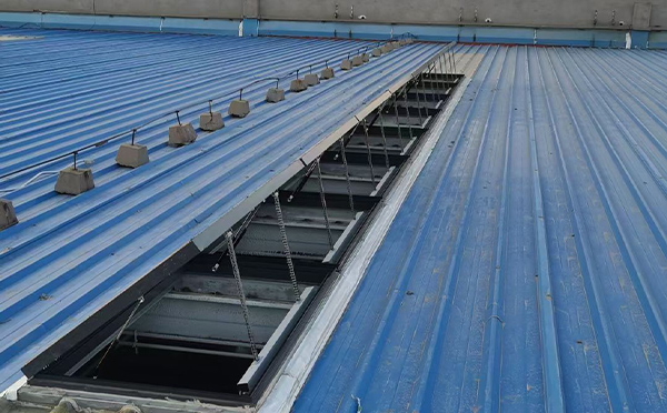 某城市大型商业综合体中庭吴堡排烟窗工程 某城市大型商业综合体中庭吴堡排烟窗工程